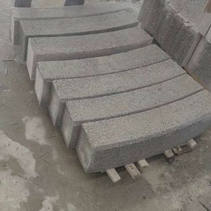 葫芦岛芝麻白弧形路牙石