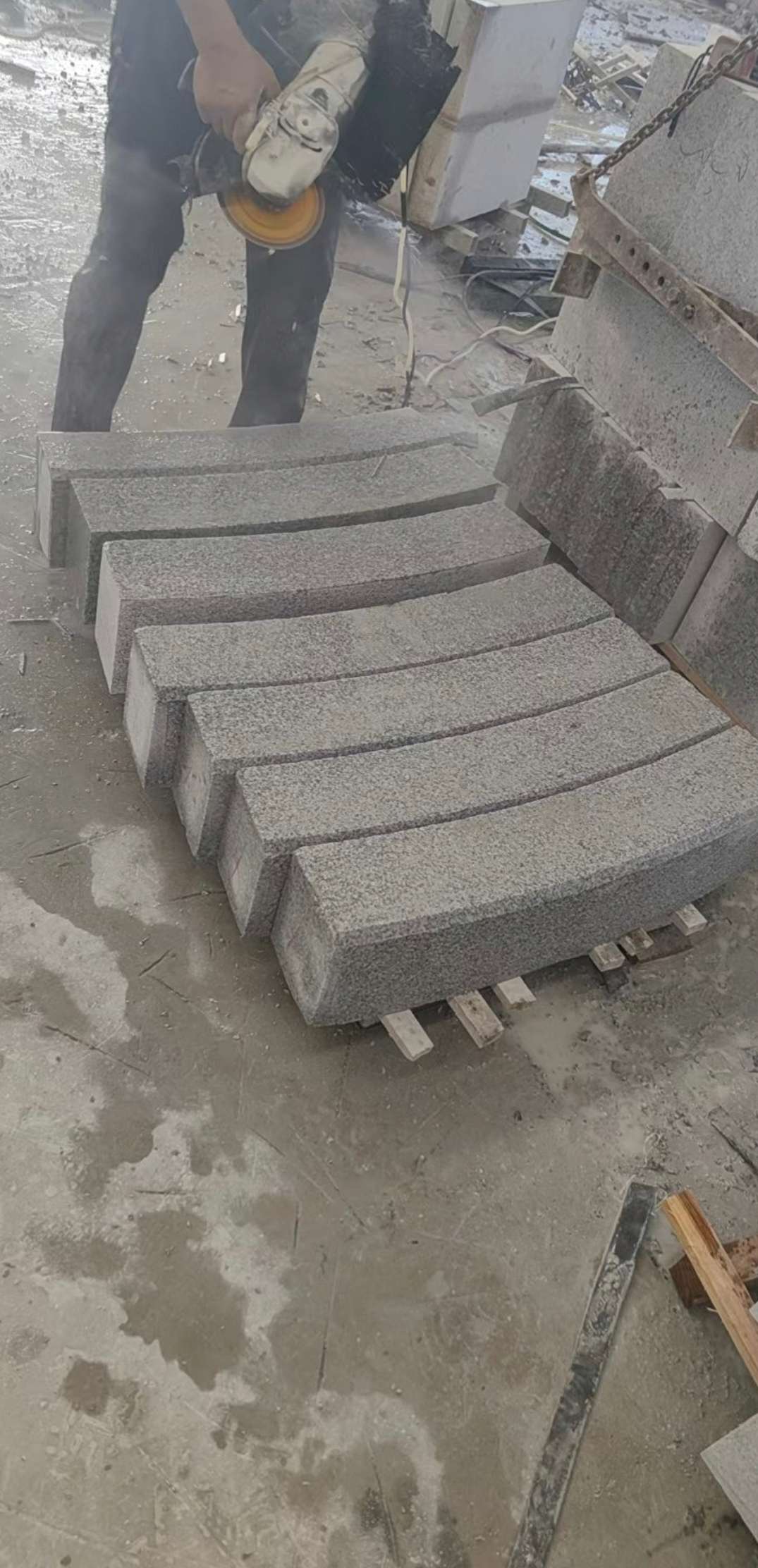 葫芦岛芝麻白弧形路牙石