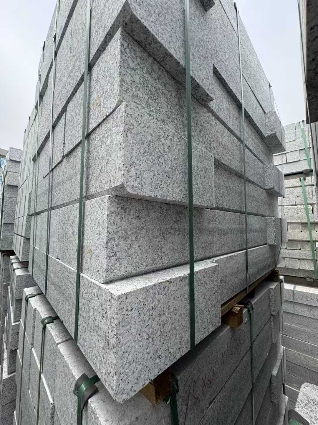葫芦岛芝麻白路牙石 马路牙子